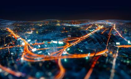 Trafiksystem set fra oven. Mørk nattehimmel