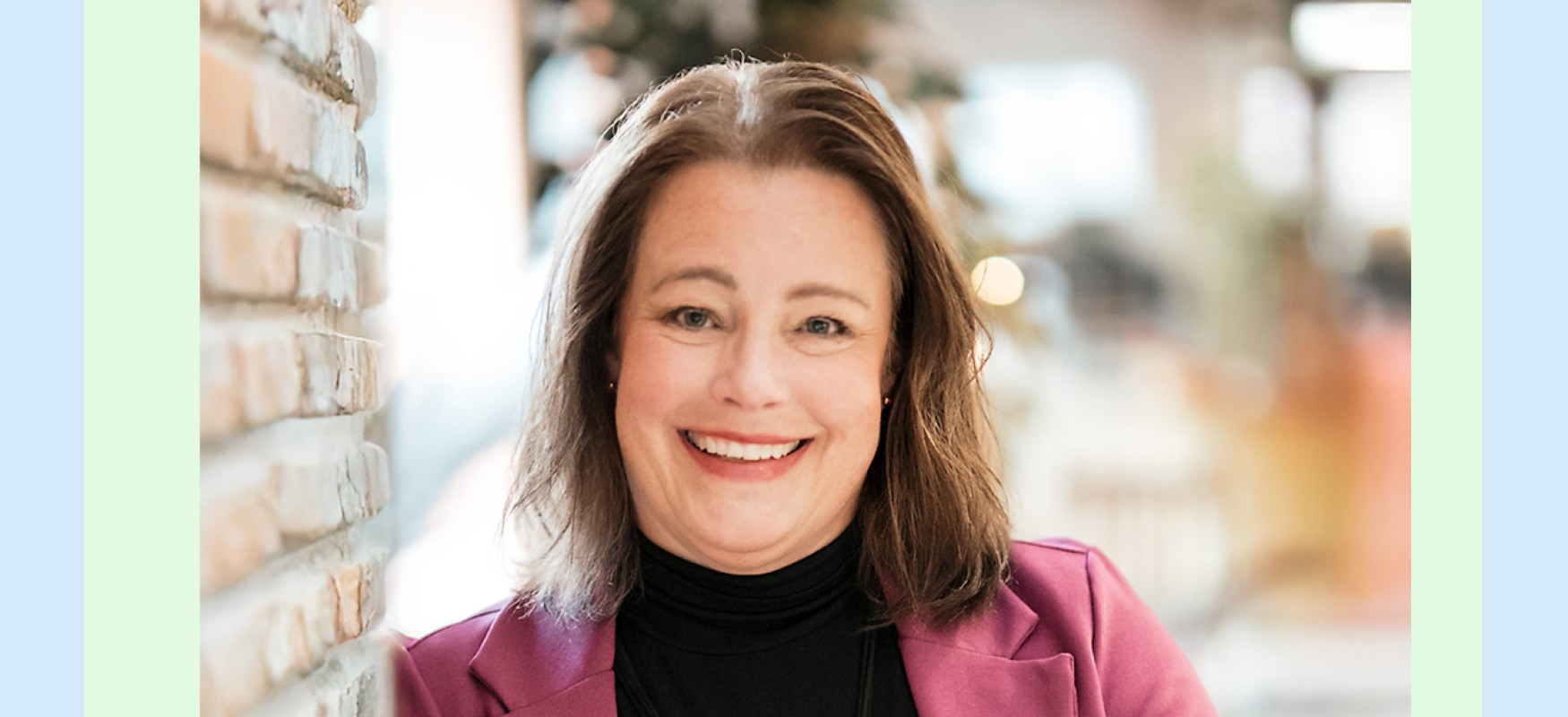 Maria Strömberg leaning up against a wall